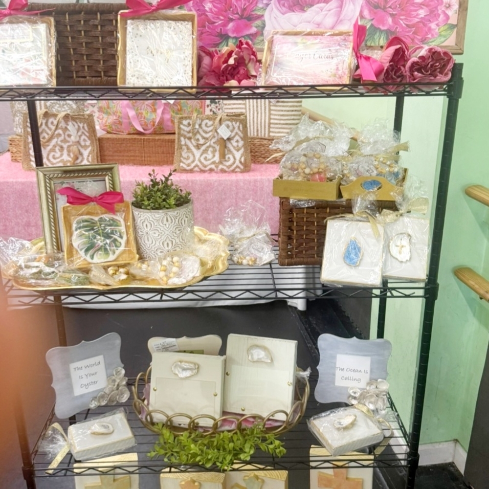 Oyster Shell Photo Frame - Picture 2 of 4